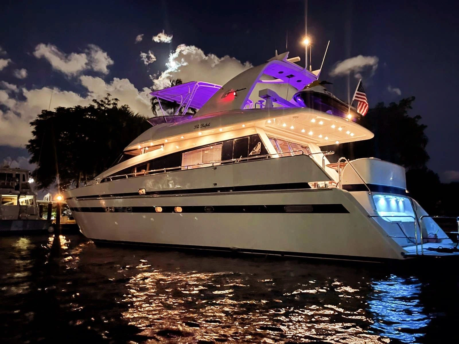 Private Boat Charter: Official Booking Center at Bayside Marketplace - Image 3